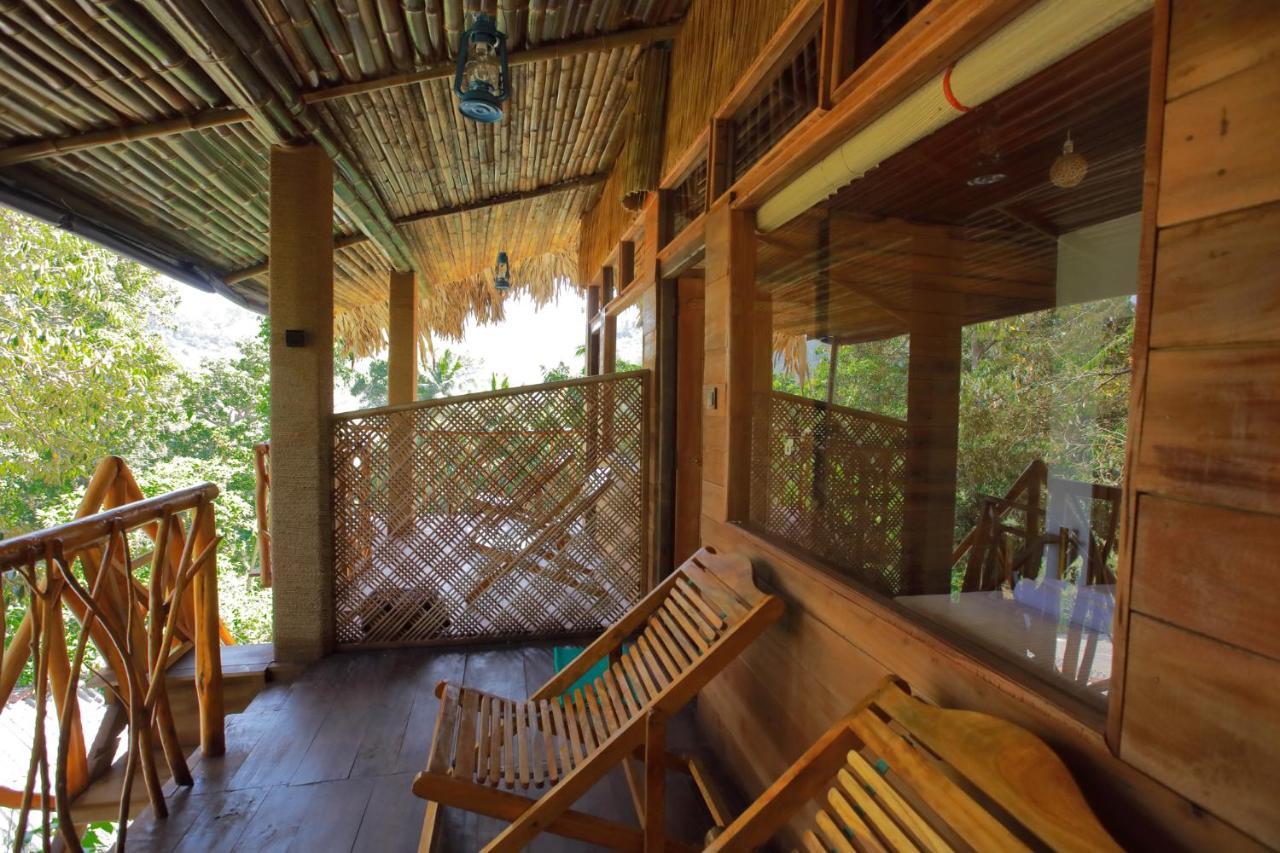 The Winsome & Tree House Bed & Breakfast เอลลา ภายนอก รูปภาพ